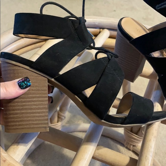 Black heels - Picture 4 of 4